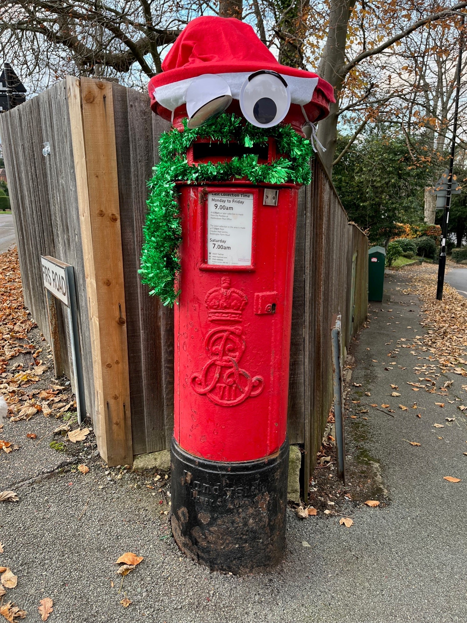 Postbox at the junction of Park Road & Firs Road