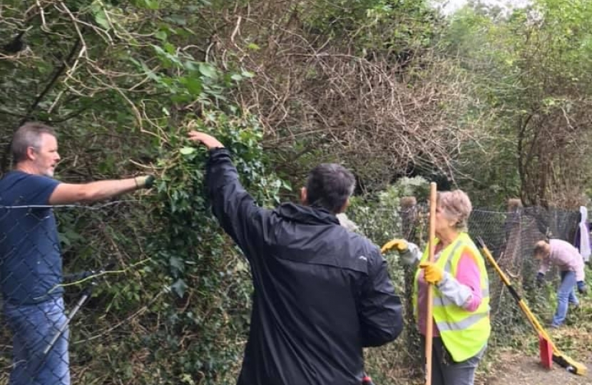 Cllr Margaret Bird with volunteers